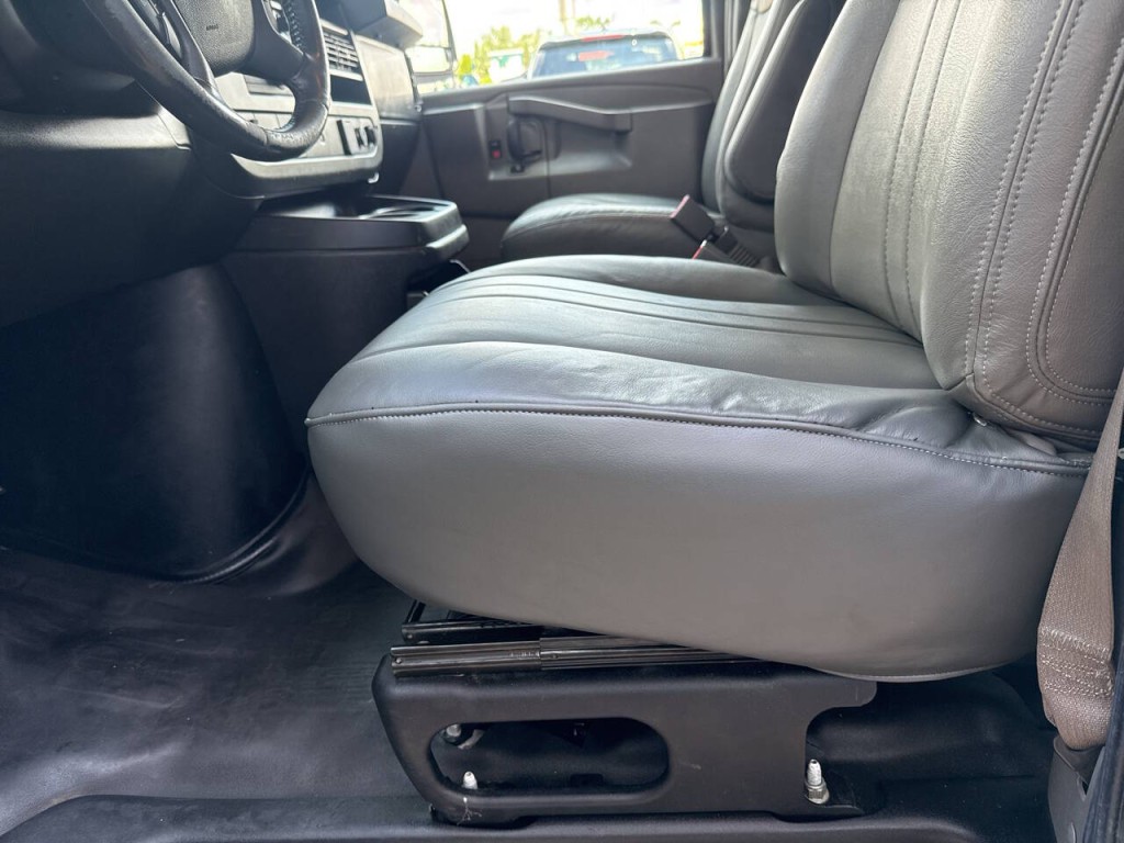 2020 Chevrolet Express Image 18