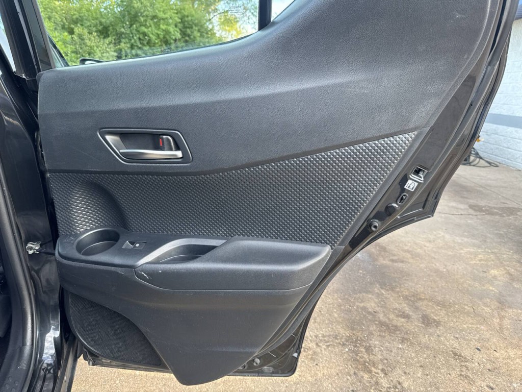 2018 Toyota C-HR Image 11