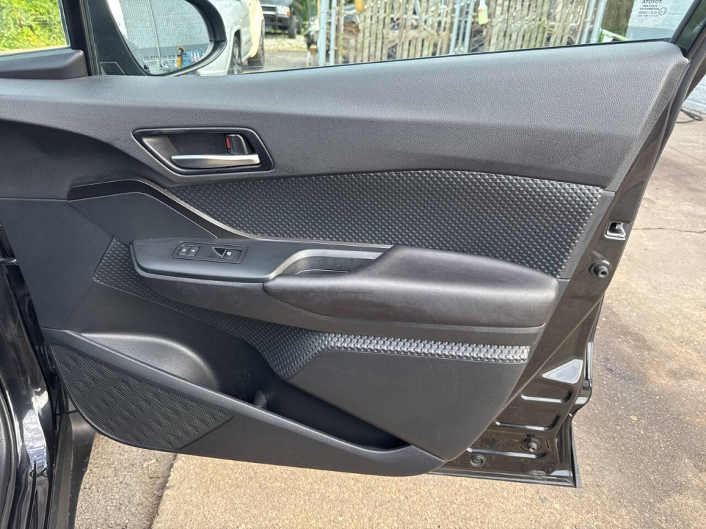 2018 Toyota C-HR Image 13