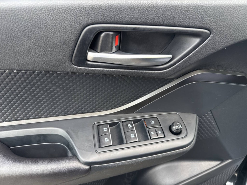 2018 Toyota C-HR Image 15