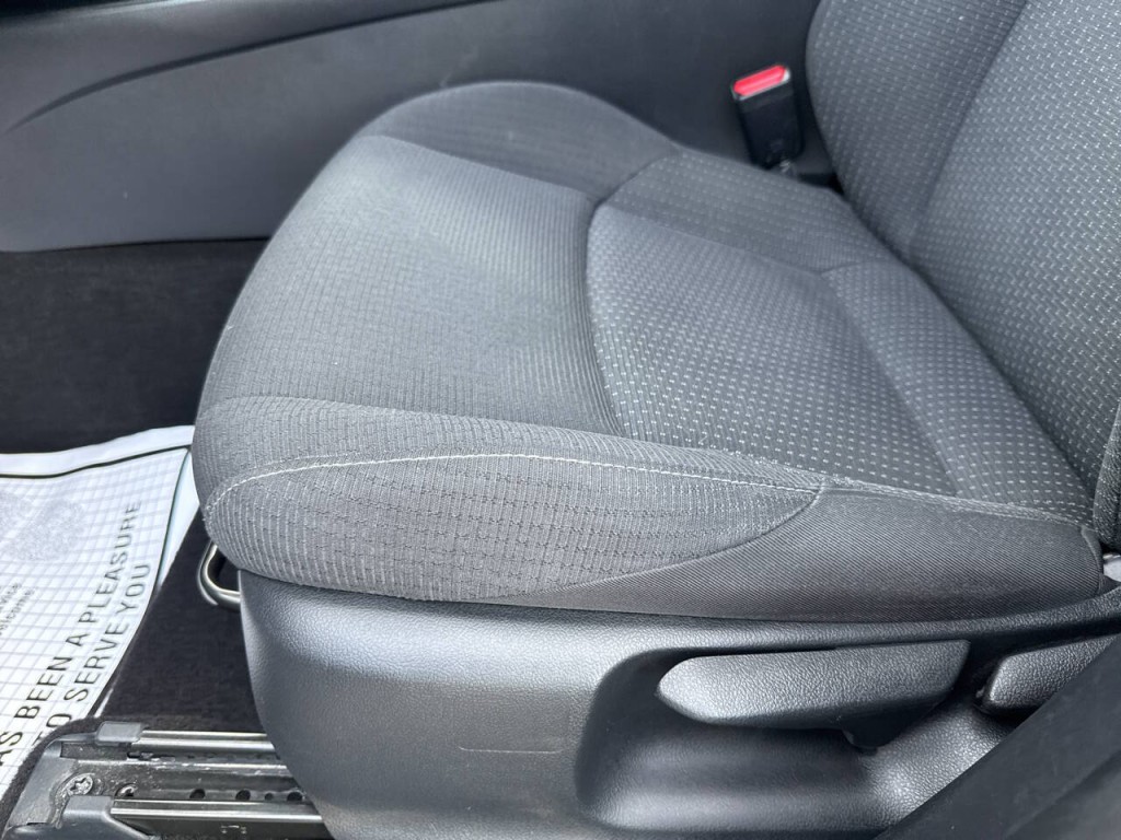 2018 Toyota C-HR Image 28