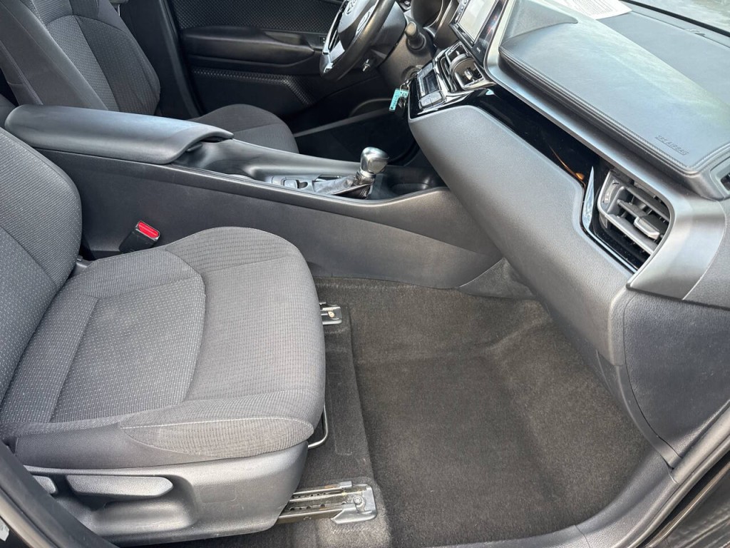 2018 Toyota C-HR Image 29