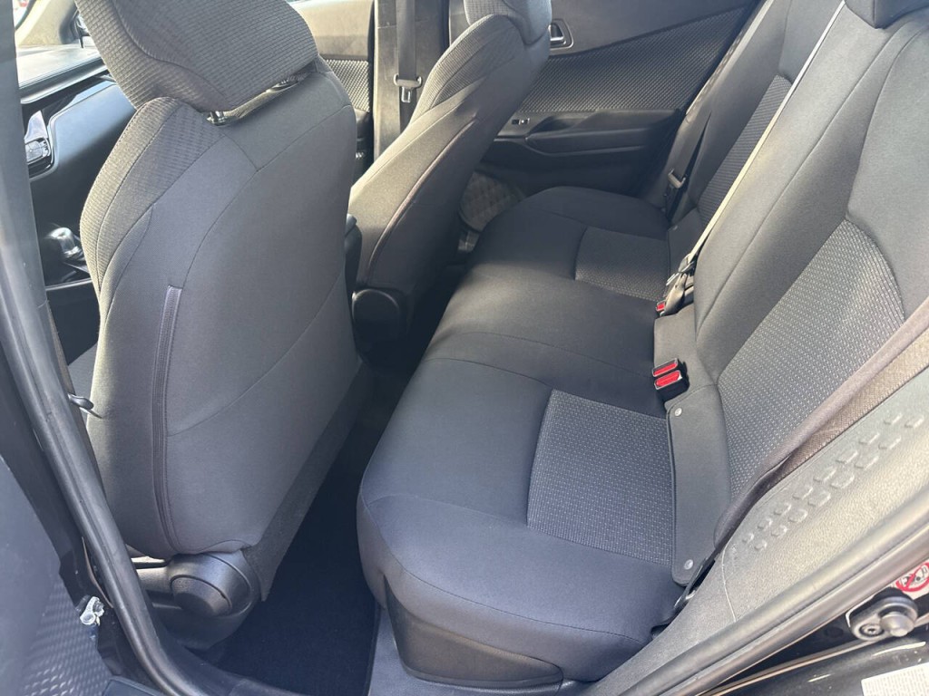2018 Toyota C-HR Image 31