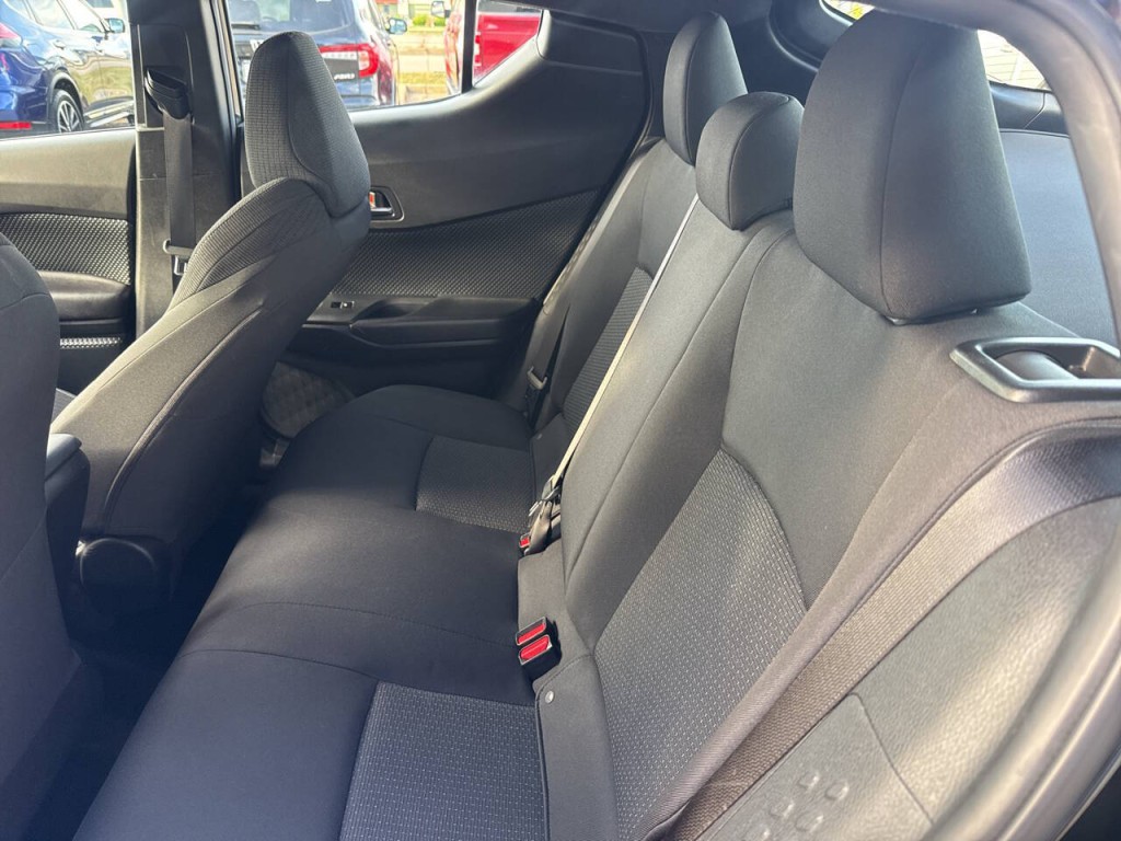 2018 Toyota C-HR Image 32