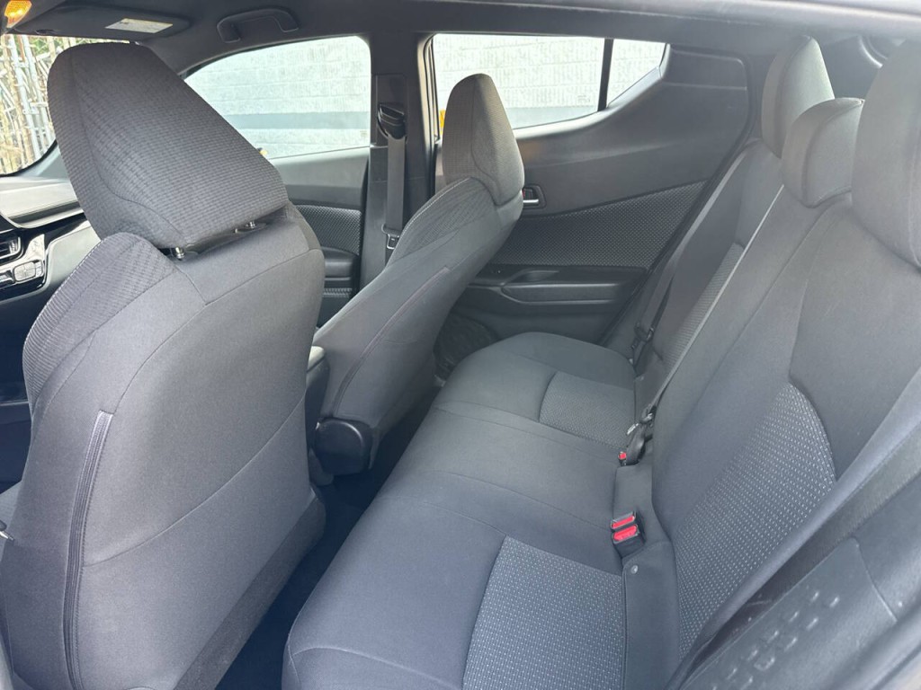 2018 Toyota C-HR Image 34