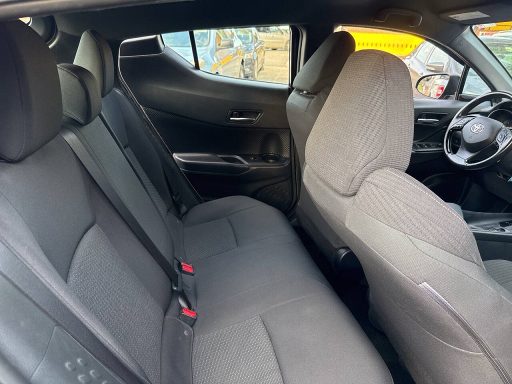 2018 Toyota C-HR Image 35