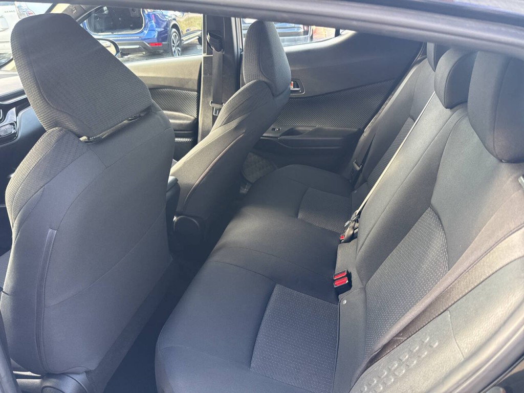 2018 Toyota C-HR Image 36