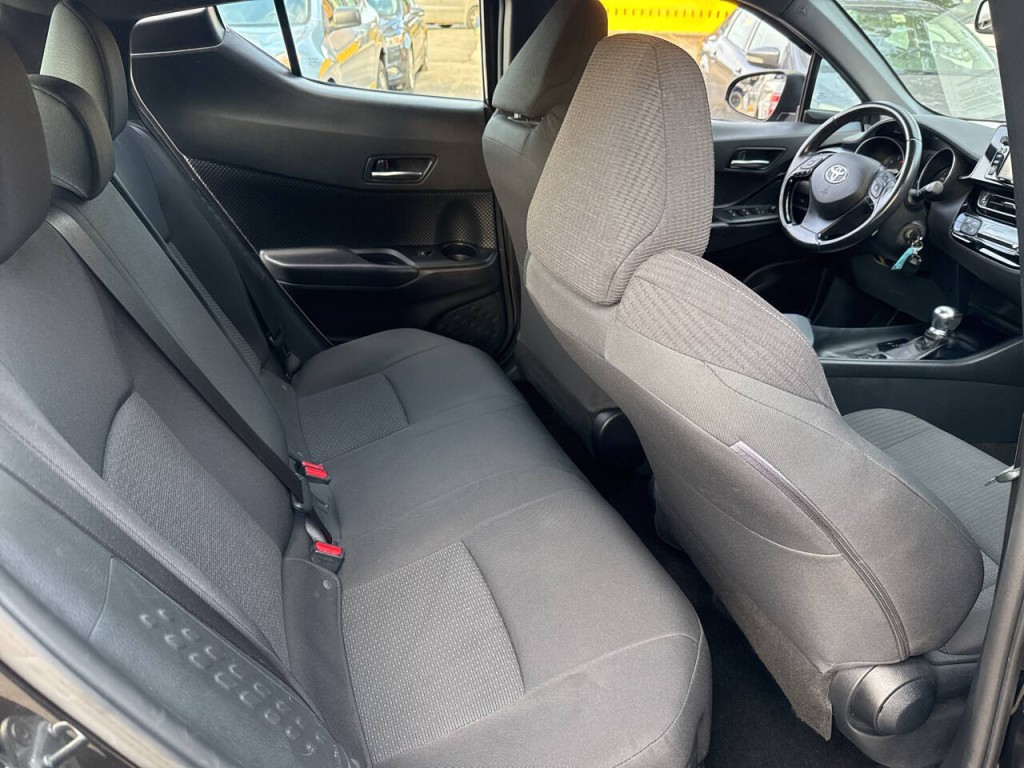 2018 Toyota C-HR Image 37