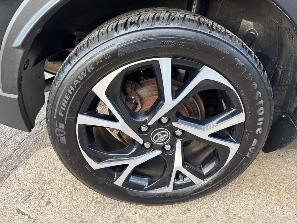 2018 Toyota C-HR Image 44