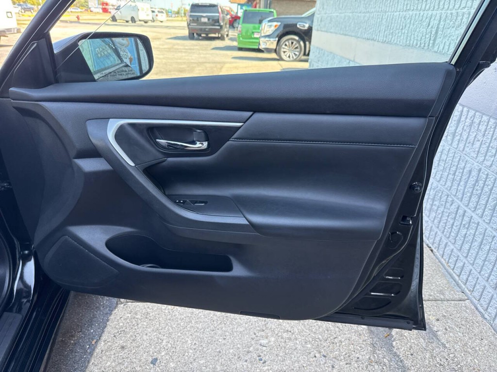 2018 Nissan Altima Image 9