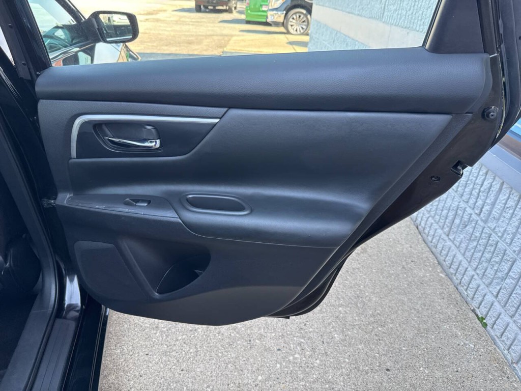 2018 Nissan Altima Image 10