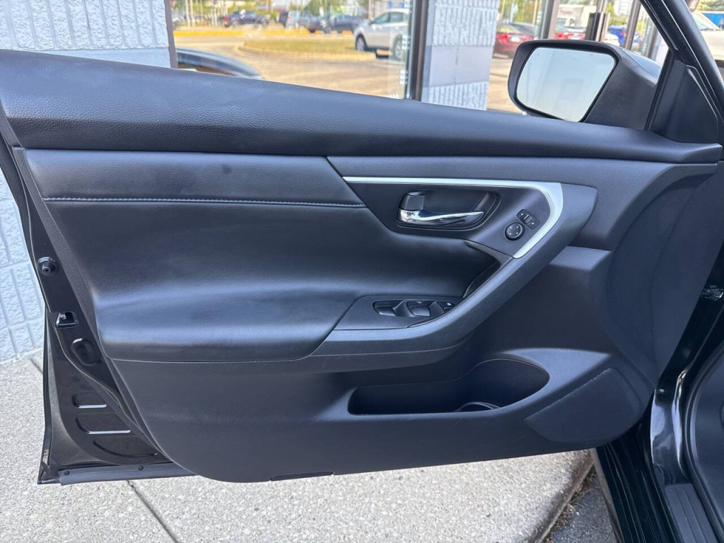 2018 Nissan Altima Image 12