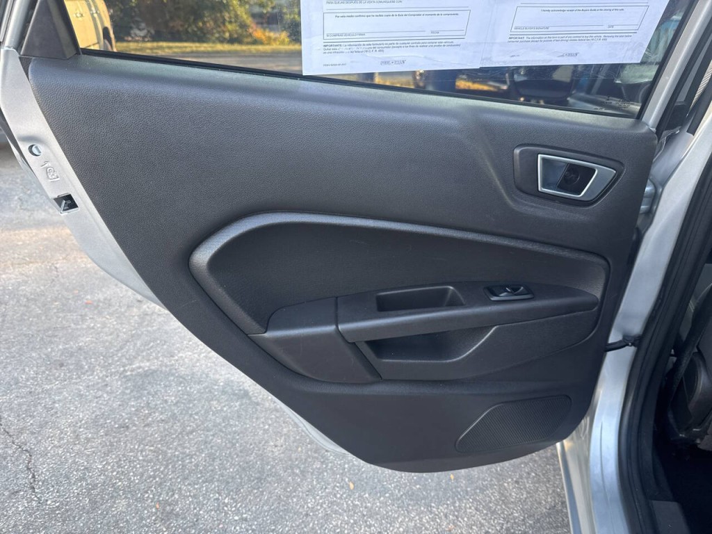 2015 Ford Fiesta Image 10