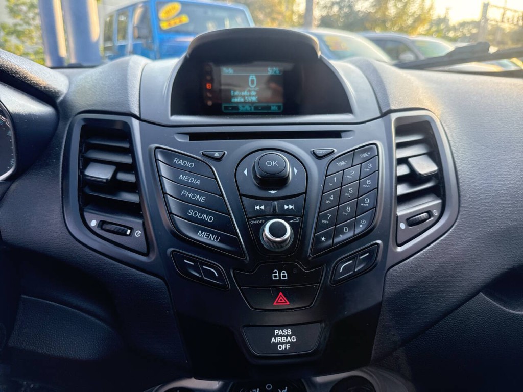2015 Ford Fiesta Image 19