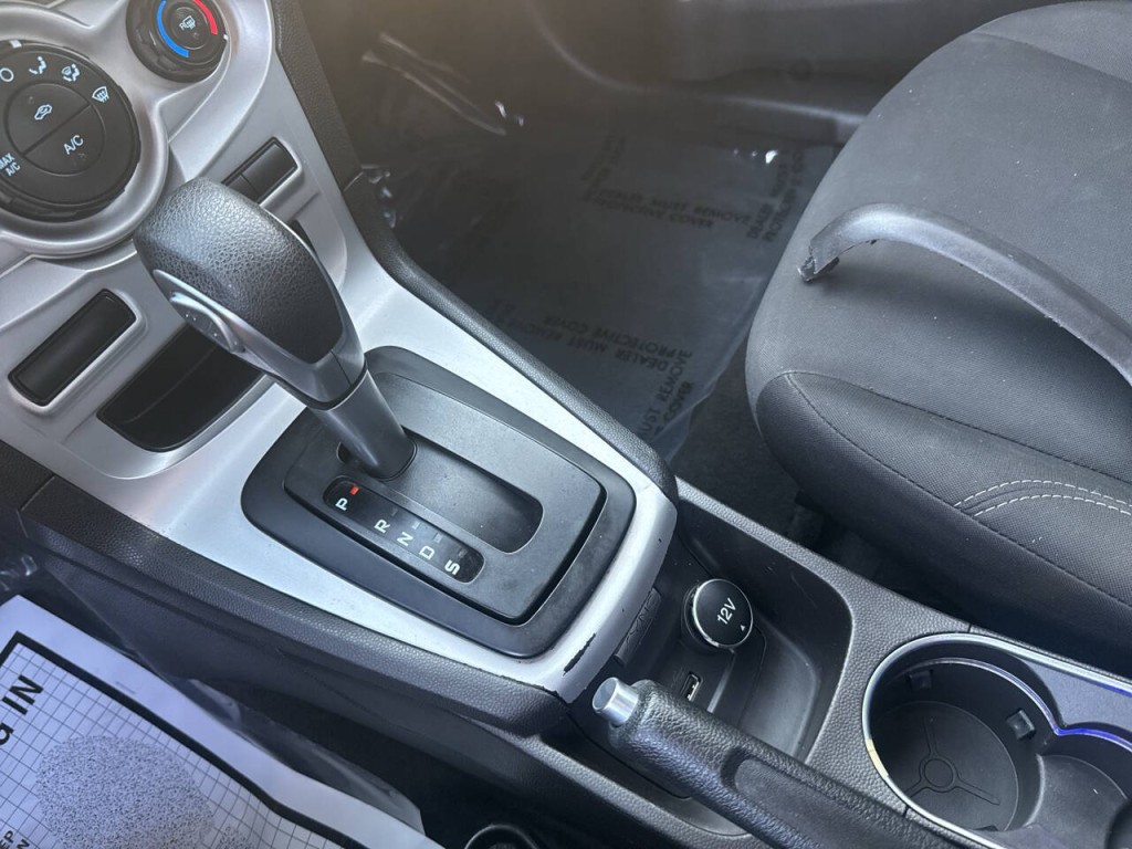 2015 Ford Fiesta Image 22