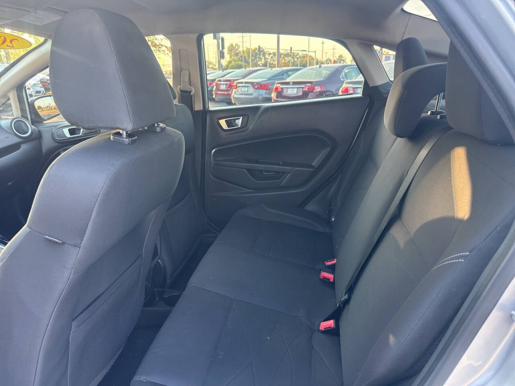 2015 Ford Fiesta Image 34