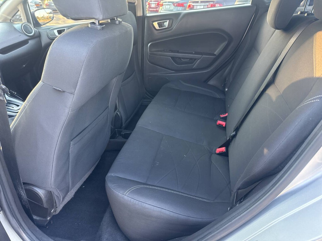 2015 Ford Fiesta Image 35