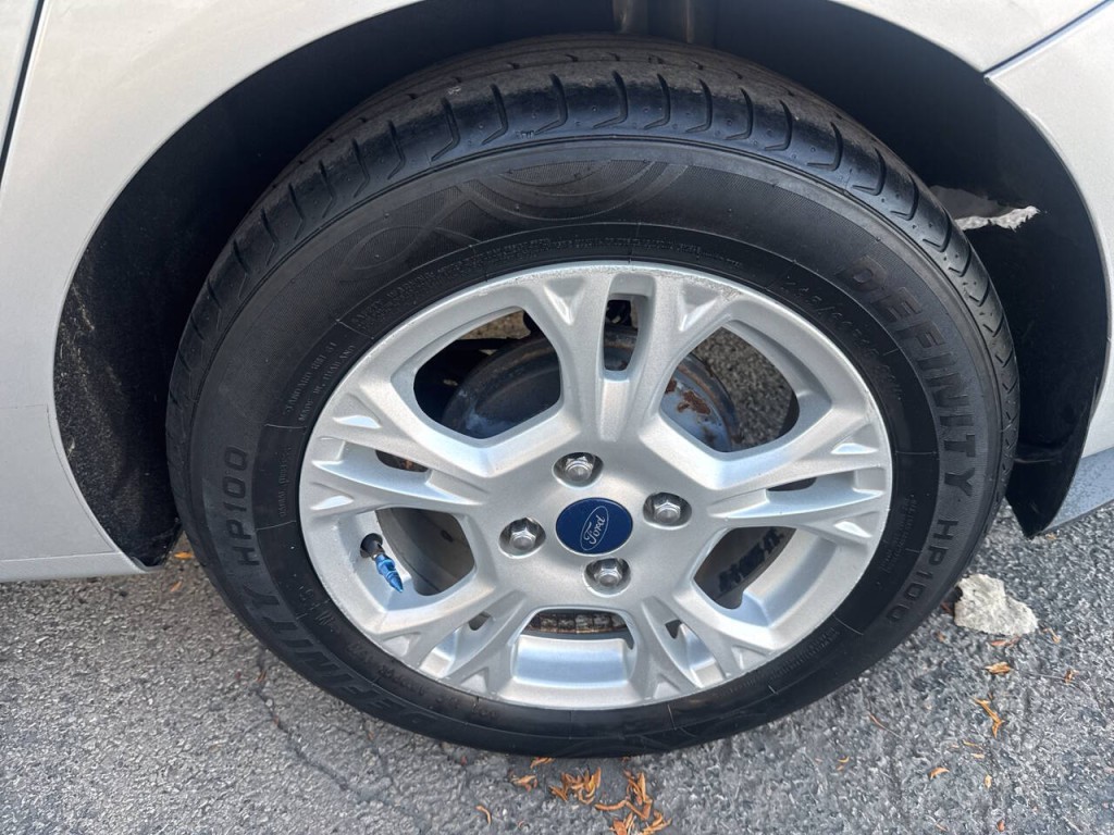 2015 Ford Fiesta Image 39