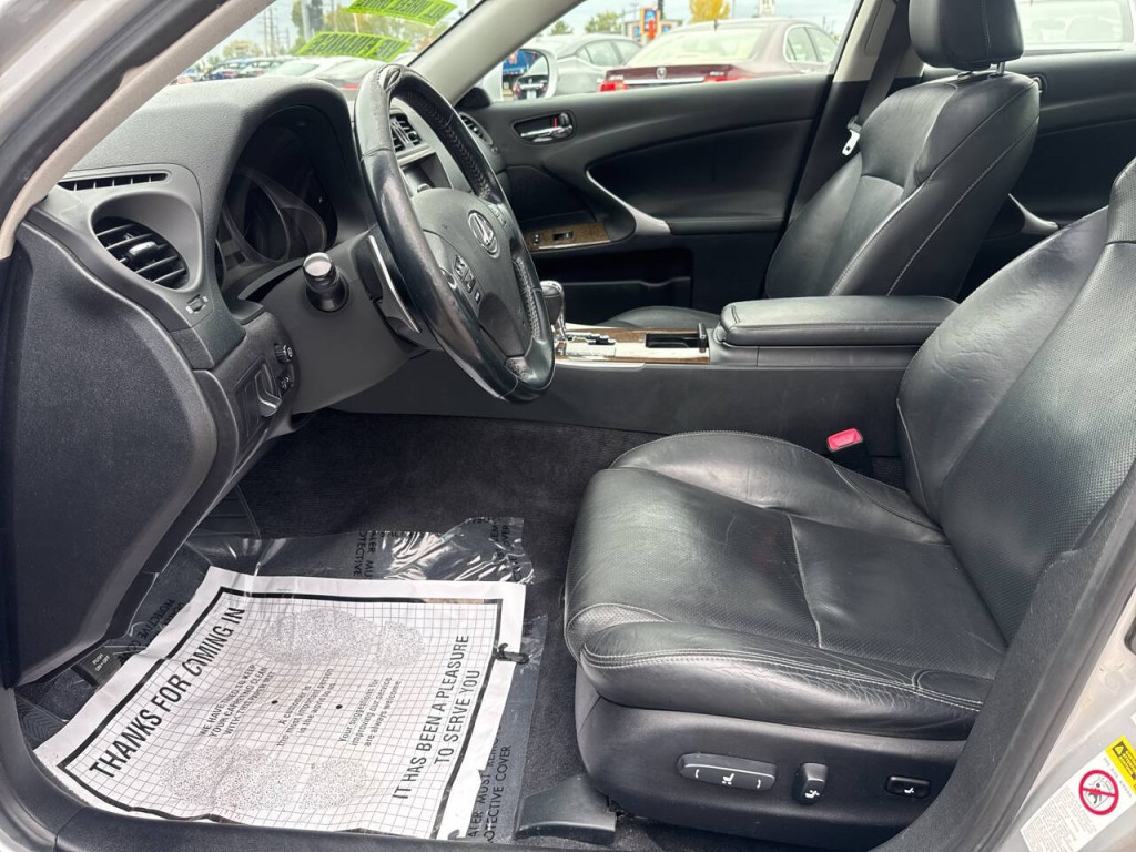 2009 Lexus IS 250 Image 32