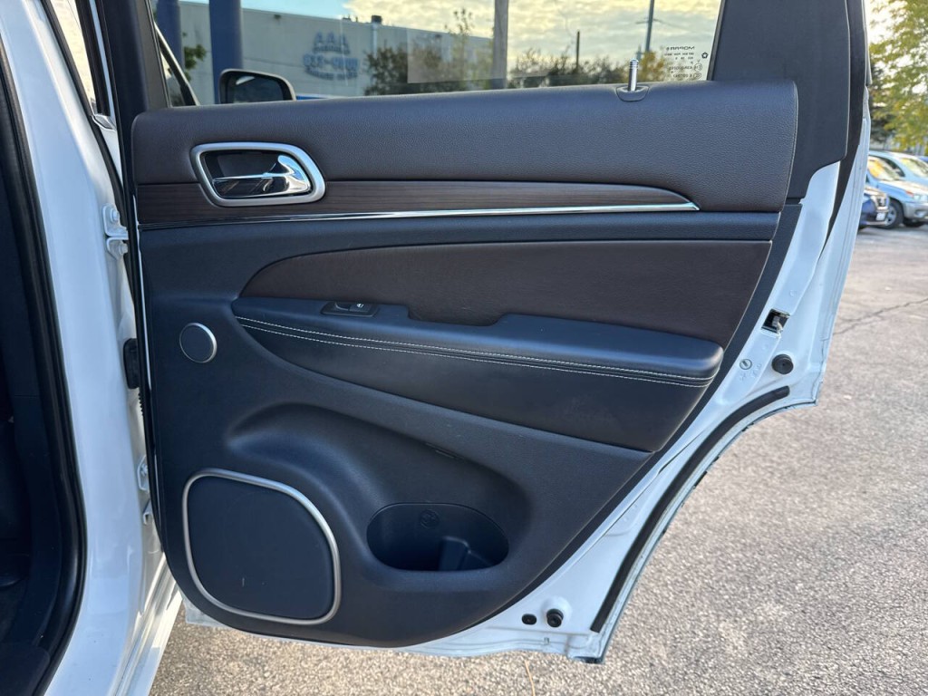 2017 Jeep Grand Cherokee Image 15
