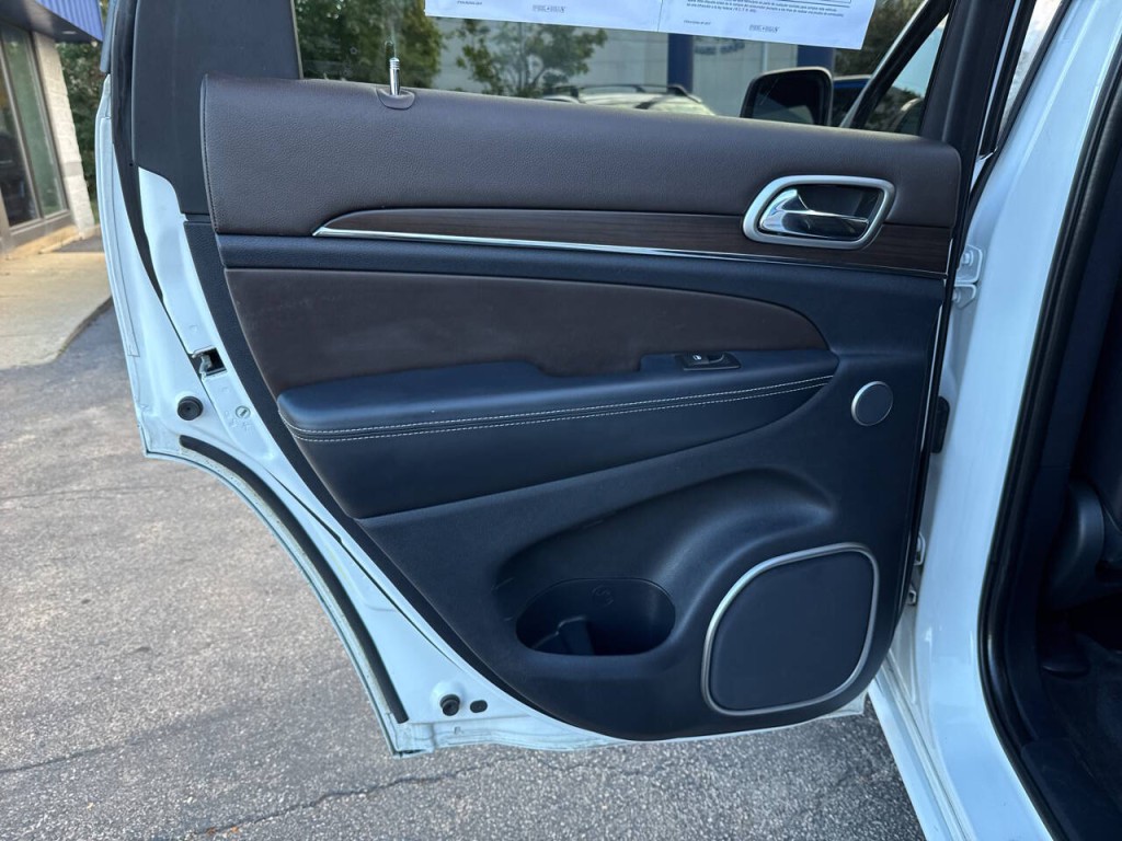 2017 Jeep Grand Cherokee Image 16