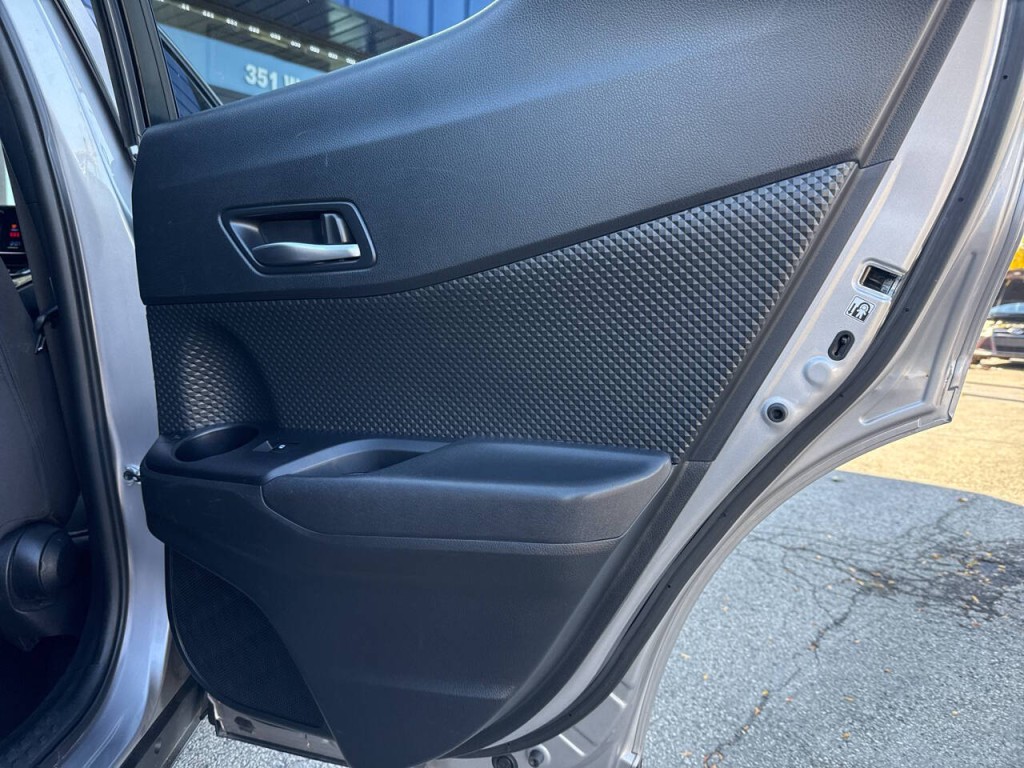 2018 Toyota C-HR Image 15
