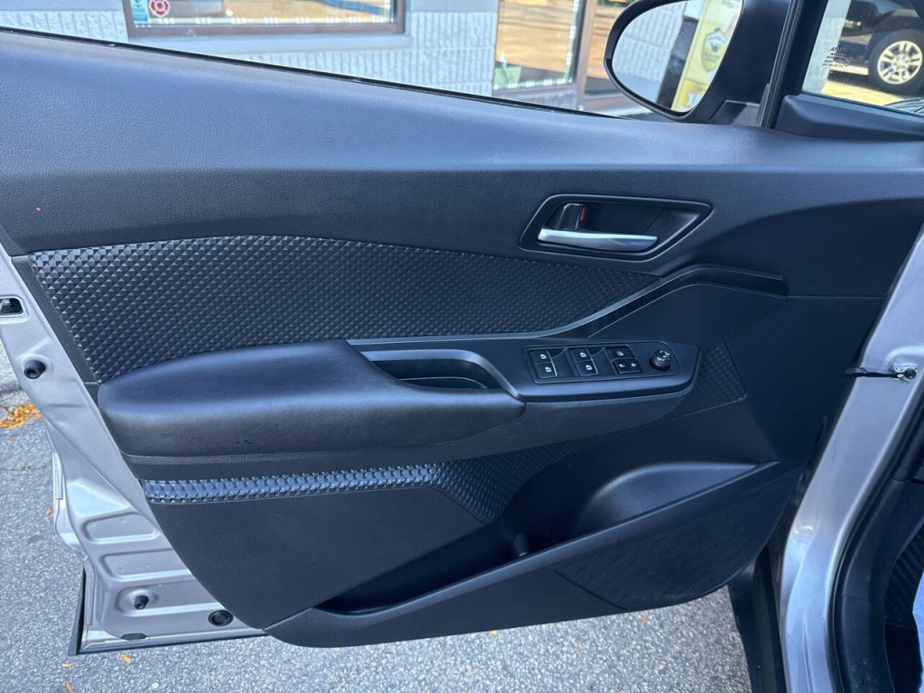 2018 Toyota C-HR Image 16