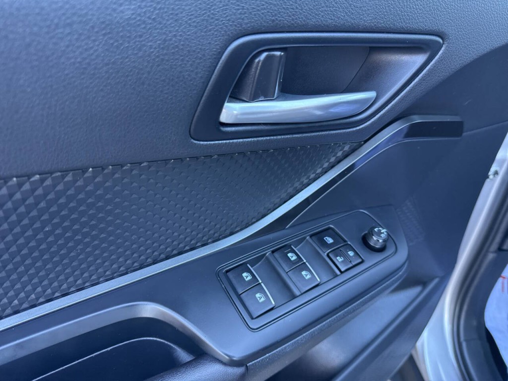2018 Toyota C-HR Image 17