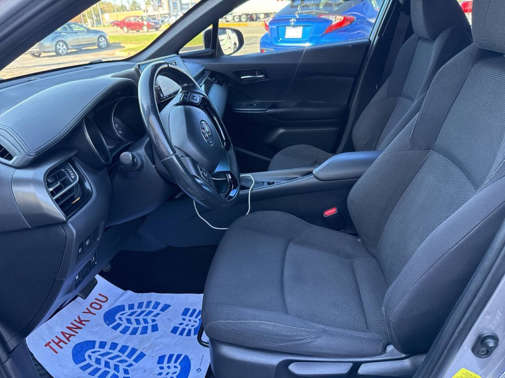 2018 Toyota C-HR Image 32