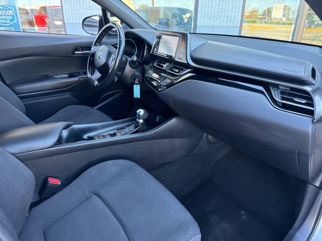 2018 Toyota C-HR Image 35
