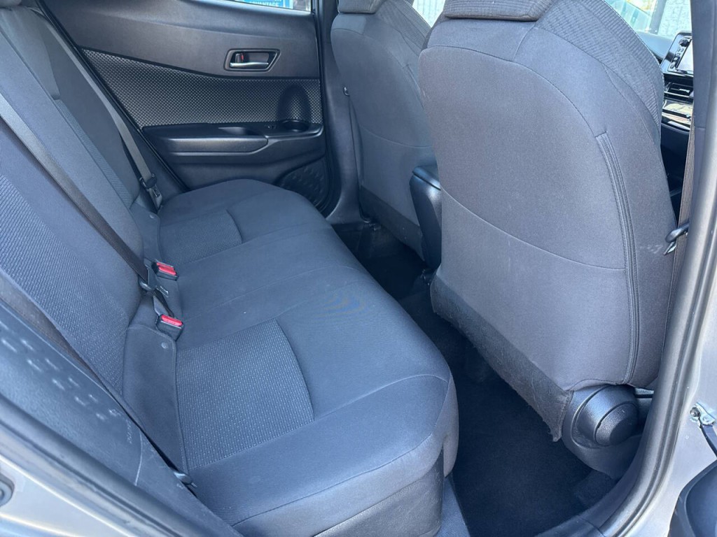 2018 Toyota C-HR Image 38