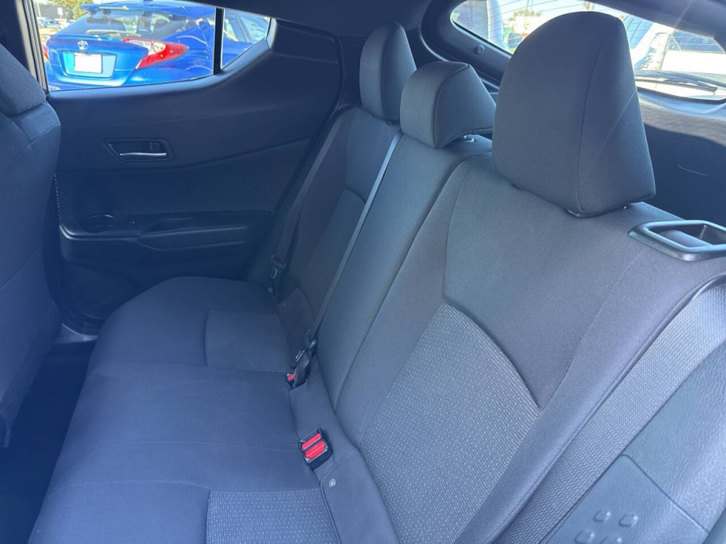 2018 Toyota C-HR Image 40
