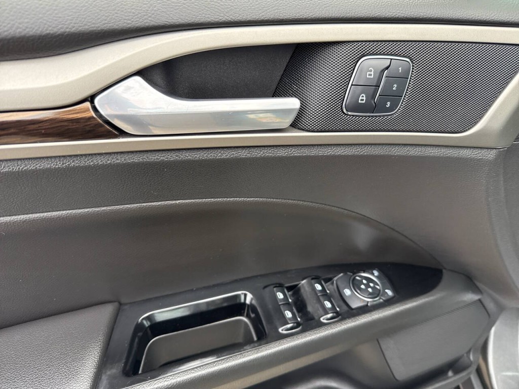 2015 Ford Fusion Image 16