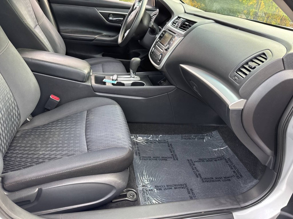 2017 Nissan Altima Image 38