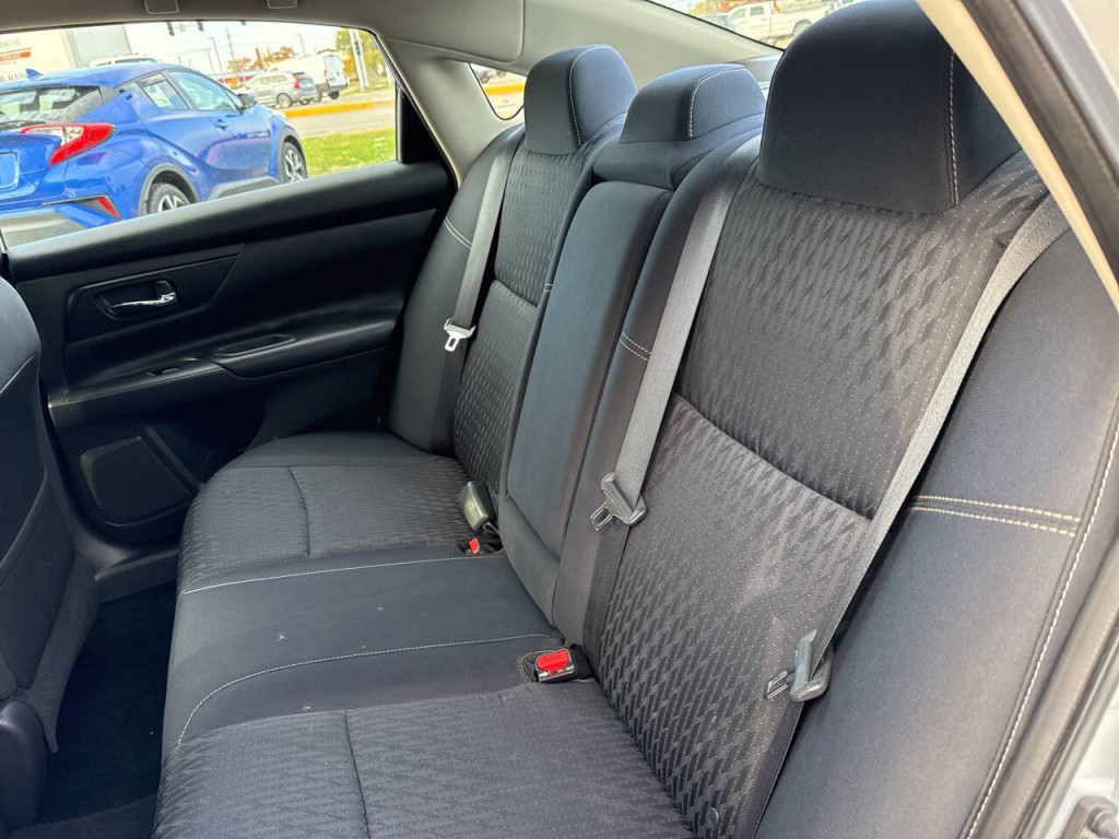 2017 Nissan Altima Image 46