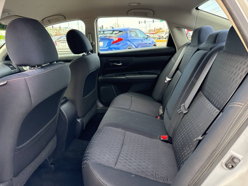 2017 Nissan Altima Image 47