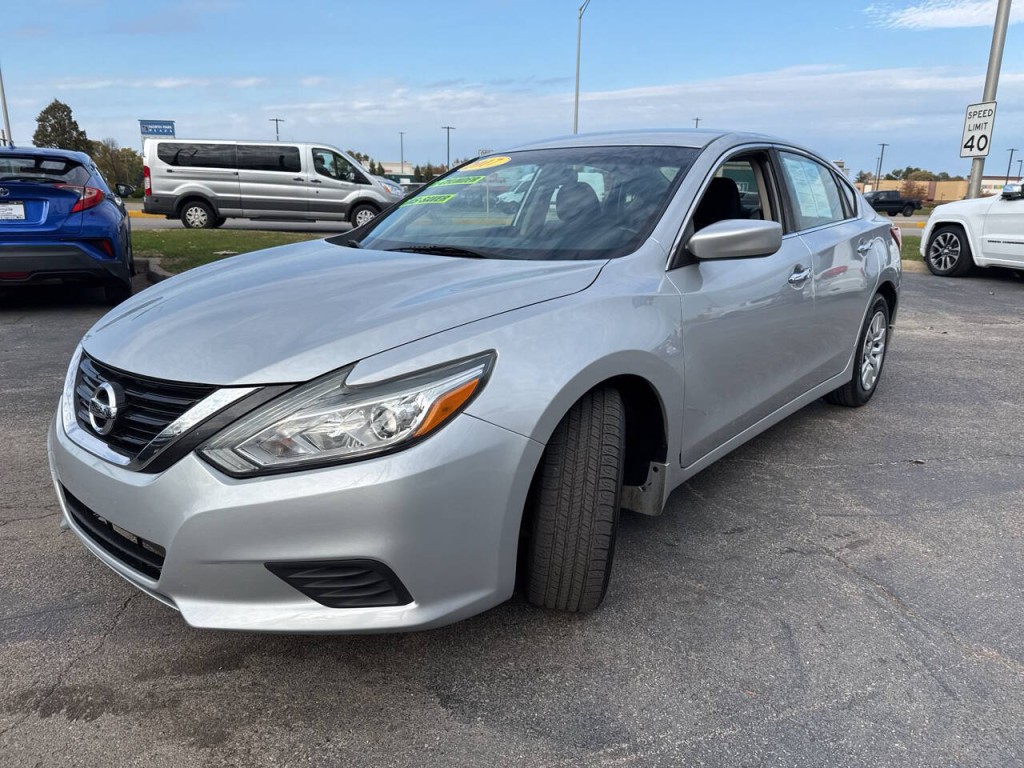 2017 Nissan Altima Image 8