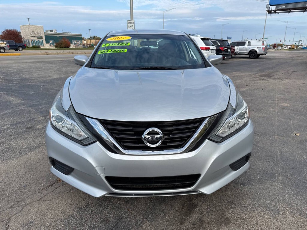 2017 Nissan Altima Image 13