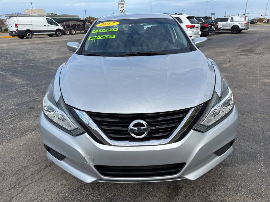 2017 Nissan Altima Image 14