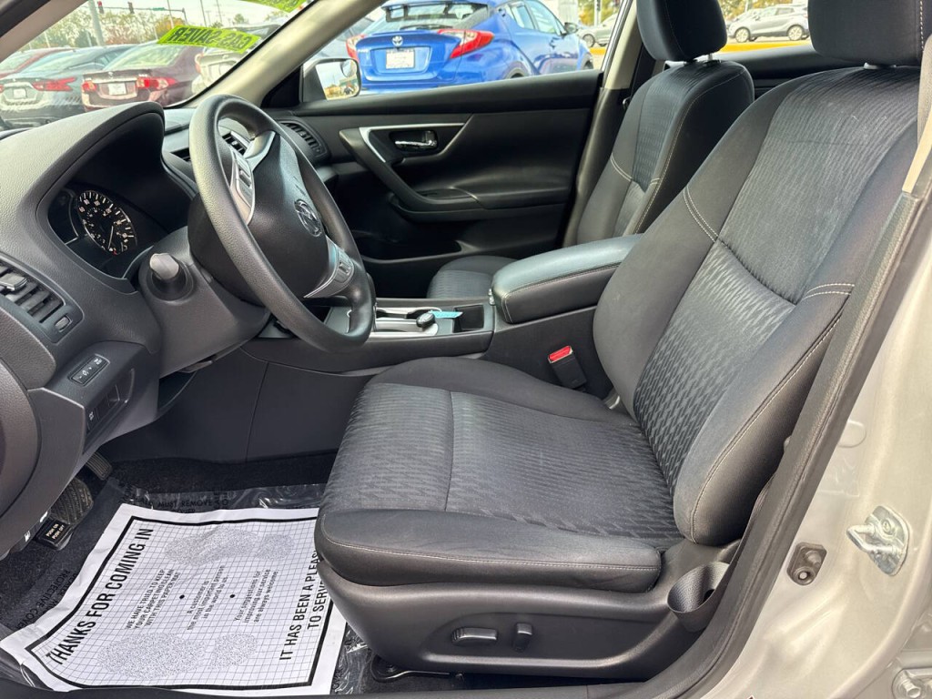 2017 Nissan Altima Image 37