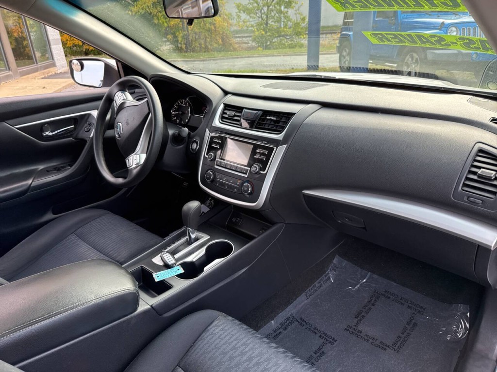 2017 Nissan Altima Image 38