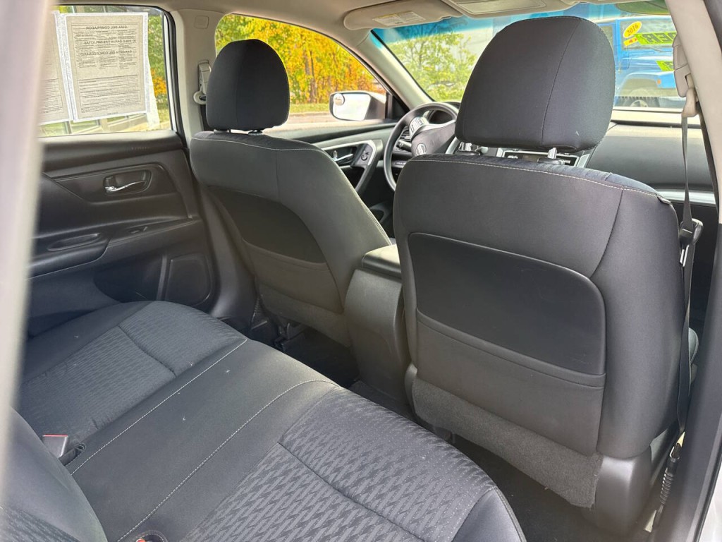 2017 Nissan Altima Image 46