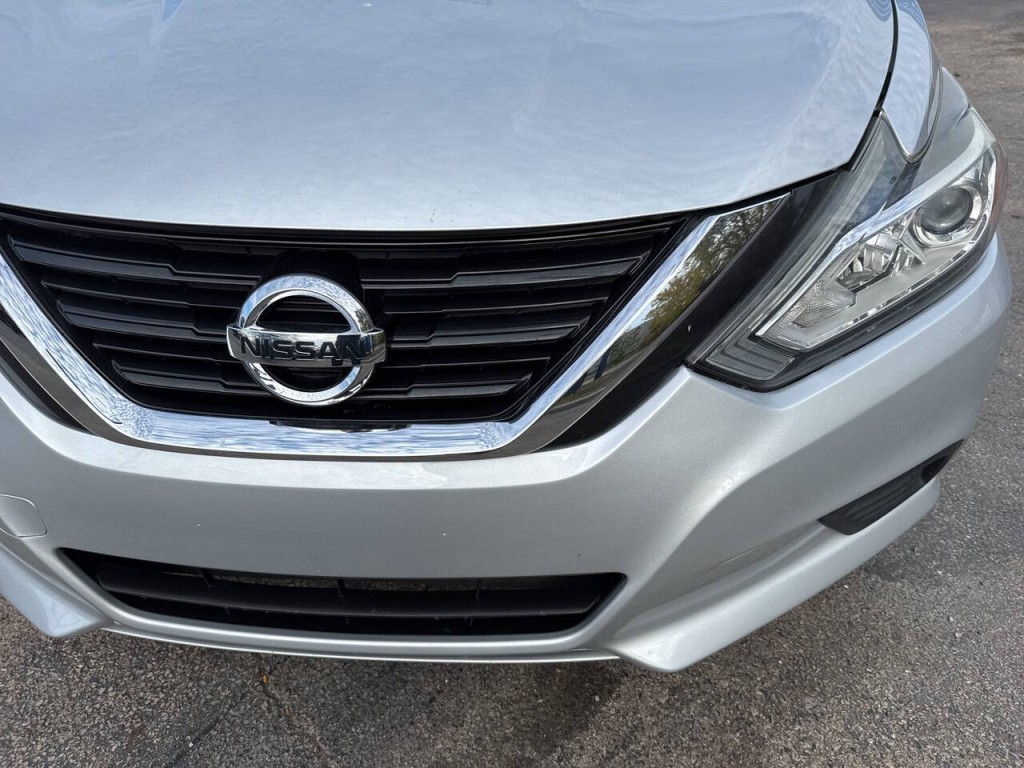2017 Nissan Altima Image 8