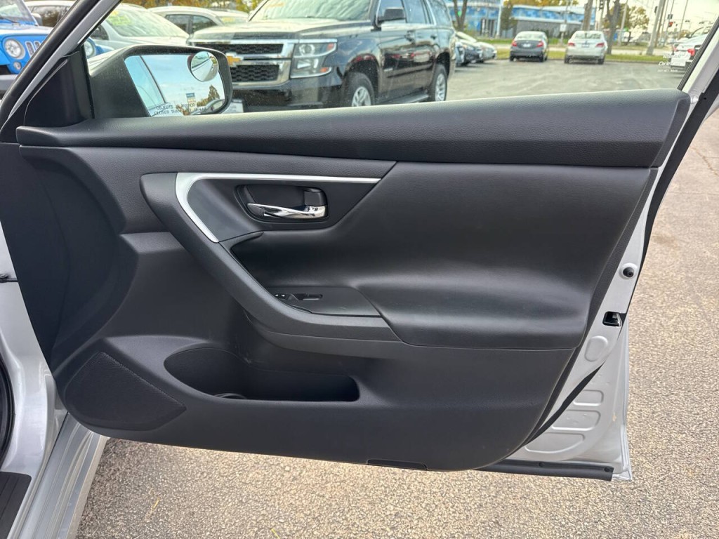 2017 Nissan Altima Image 11