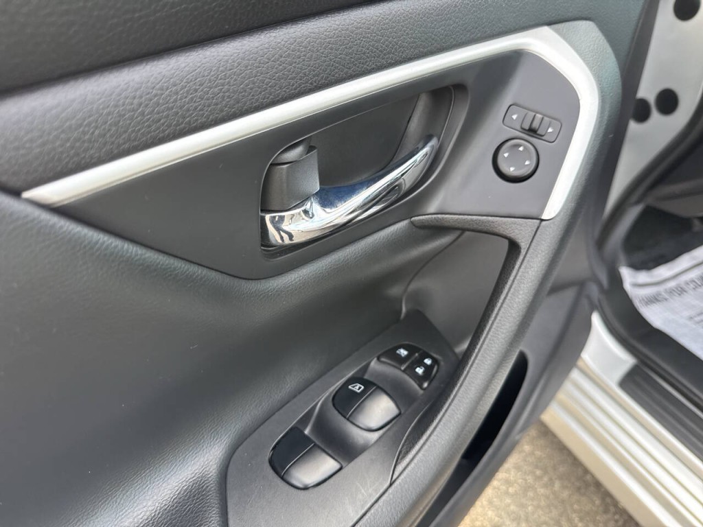 2017 Nissan Altima Image 14