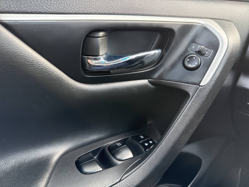 2017 Nissan Altima Image 15