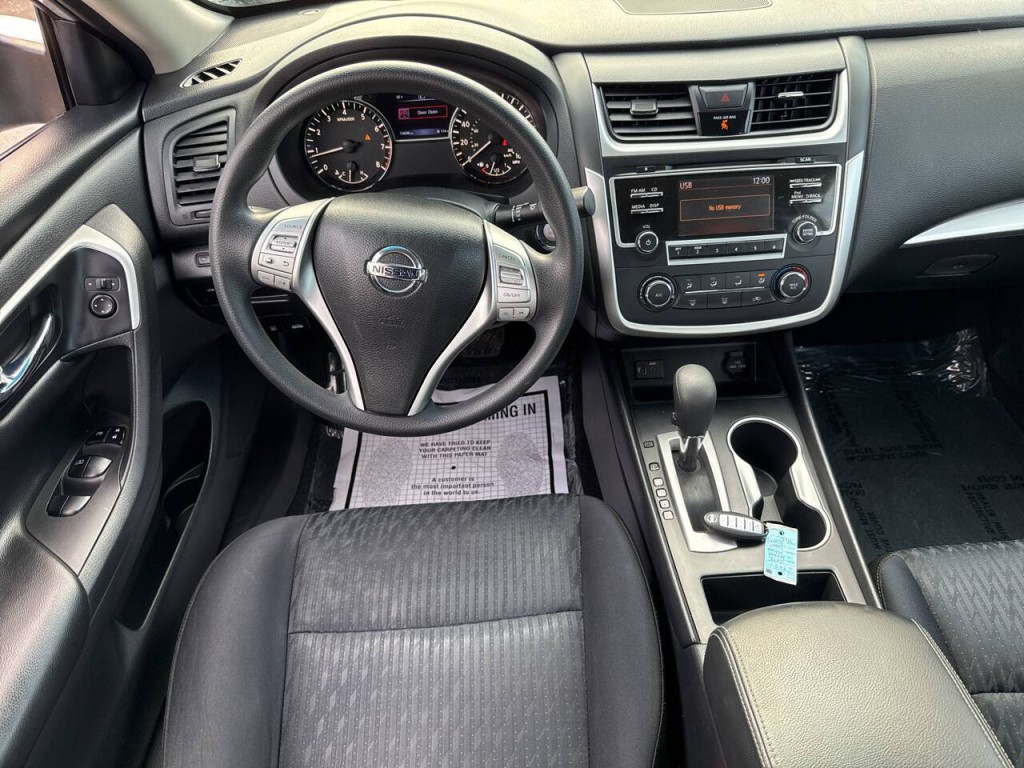 2017 Nissan Altima Image 28