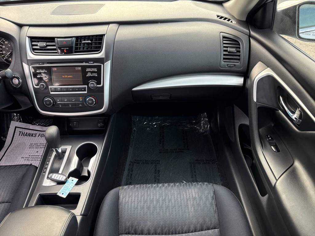 2017 Nissan Altima Image 34