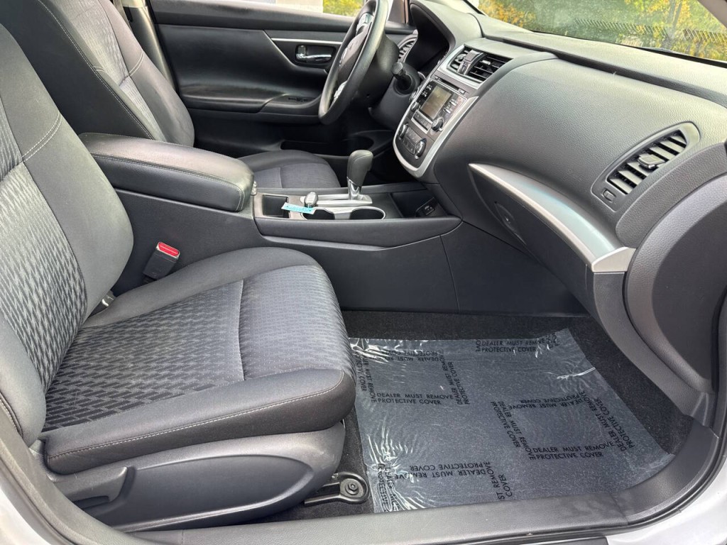 2017 Nissan Altima Image 36
