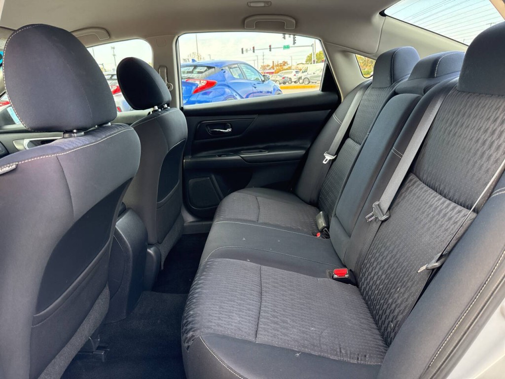 2017 Nissan Altima Image 45